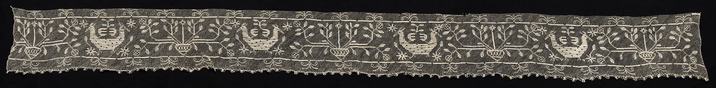 Kant med dobbelthodede fugler og vaser med vinstokker og blomster, 1800-tallet.