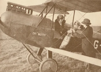 Med fly til golflenkene i et lite 27-60 HP Moth Light Plane, 1927