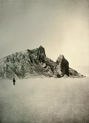 Kapp Barne. Søylen i høyre forgrunn er vulkansk, c1908, 1909.