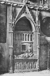 Cathédrale DAvignon. - Graven til paven Benedicte XII, ca 1925