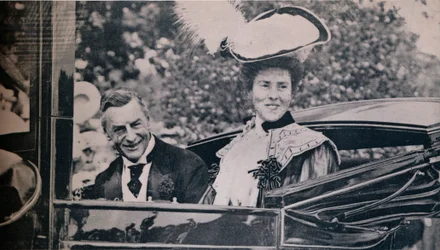 Feirer hans syttiende bursdag, 1906