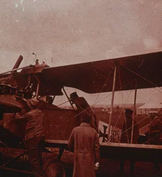 Kontrollerer fly med piloten, 1916