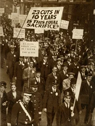 Tjenestemenn som protesterer mot lønnskutt, London, oktober 1931, 1935.