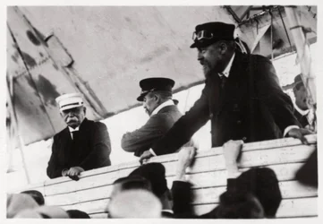 Grev Zeppelin og Dr Eckener i en Zeppelin-gondol, Schwaben, Tyskland, c1908-1917 1933