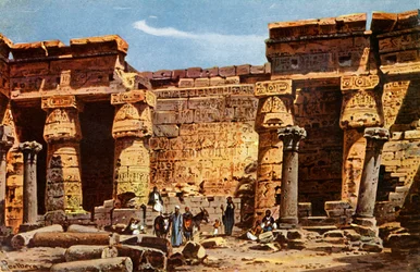 Gårdsplassen til tempelet til Medinet Hobou, c1918-c1939.