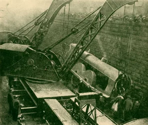 Kraner på jobb etter en ulykke, 1930.