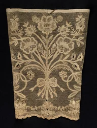 Mansjett med blomsterranker, 1800-tallet.