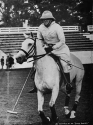 Til tross for tungt ansvar kunne favorittspillet polo ikke neglisjeres, c1930-tallet, 1945