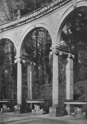 Detalj av søylegang og fontener, Temple of Music, Versailles, Frankrike, 1924