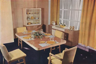 Spisestuegruppe i fuglelønn, 1942.