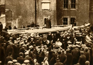 Dr. Macaura ... henvender seg til et rekrutteringsmøte, c1915, 1933.