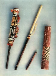 Tromme- og blåseinstrumenter fra stammen til Baniva-indianere, Venezuela., 1948