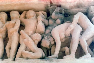 Erotisk skulptur, Khajuraho, India. ca. 950-1050. 20. århundre