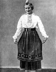 Estisk kvinne i tradisjonell kjole, 1936