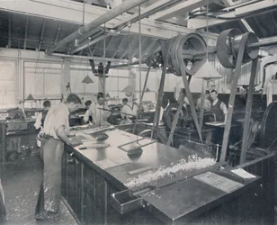 Siste operasjoner i støperiet. Trimming av platene og etterbehandling, 1917