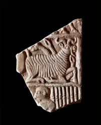 Fragment av et basrelieff, 2500 f.Kr.