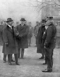 Den franske presidenten Raymond Poincare møter general Joseph Joffre, 1914.