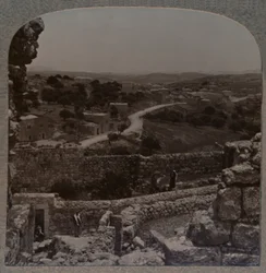 Fra buegang ved Simons hus til Lasarus-huset, Betania, c1900