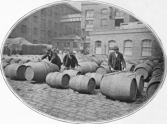 Måling av vinfat ved London Docks, c1900 1901