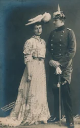 tysk par. Med mann i uniform, 1906