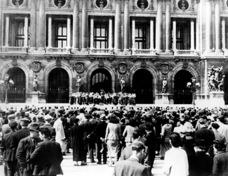 Tysk militærkorps holder konsert, okkupert Paris, 1940-1944