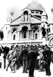 Tyske soldater utenfor Sacre Coeur, Montmartre, Paris, 10. oktober 1940