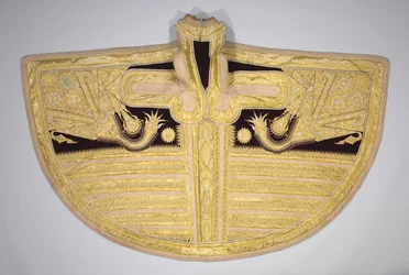 Brodert plagg med gulltråd for en kvinne, sent på 1800-tallet.