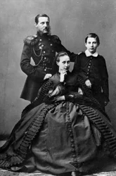 Storhertug Konstantin Nikolajevitsj av Russland med sin kone og en av sønnene deres, 1860