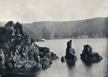 Guernsey - Moulin Huet Bay, med hunde- og løveklippene, 1895