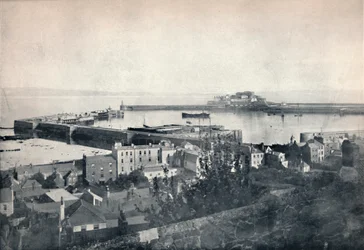Guernsey - St. Peter-Port og Castle Cornet, 1895