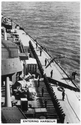 HMS Nelson går inn i havnen i Portsmouth, 1937