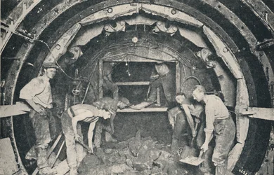 Inne i et Greathead Tunneling Shield, 1926