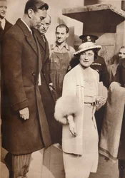 Kong Georg VI og dronning Elizabeth forlater en prøve til kroningen, 1937