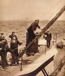 Kong George V flyter med sin marine, ca 1910-tallet 1935