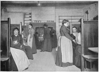 Kjøkken i et enkelt overnattingshus for kvinner, Spitalfields, London, c1903 1903