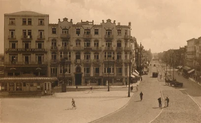La Place Publique et lAvenue Lippens, Town Square og Avenue Lippens, c1900.