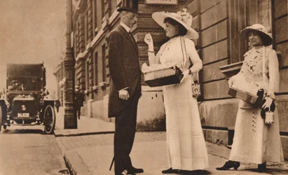 Lady Pilkington selger roser på etårsdagen for Alexandra Rose Day, 25. juni 1913 1935