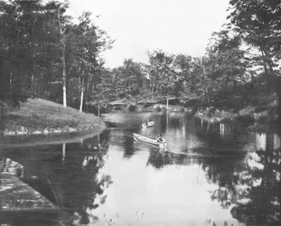 Lakelet på eiendommen til Soldiers Home, Milwaukee, Wisconsin, USA, c1900.