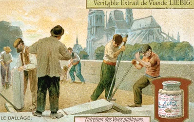 Legging av belegningsplater i en gate i Paris, ca 1900