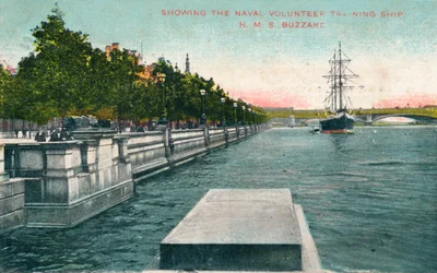 London, Thames Embankment - Viser marinens frivillige opplæringsskip, H.M.S. Buzzard, 1907
