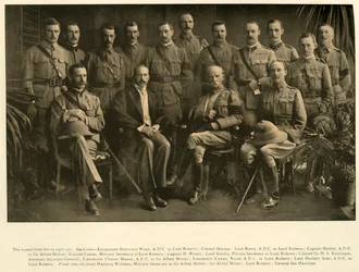 Lord Roberts og Sir Alfred Milner med deres personlige staber, 1900, 1901.