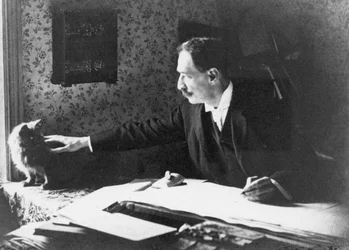 Louis Wain ved tegnebrettet sitt, 1890-tallet