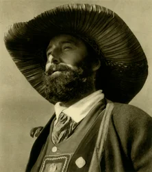 Mann i tradisjonell drakt, Tyrol, Østerrike, c1935.