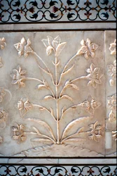 Marmorutskjæring av formalisert lilje, Taj Mahal, Agra, India, 1600-tallet