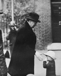 Mr. Churchill deltok på et kabinettmøte under generalstreiken i 1926, 1926, 1945