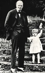 Mr. Churchill med sin datter, 1924, 1945.