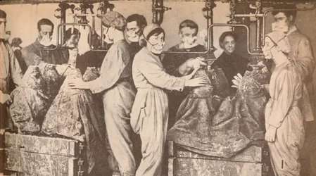 Ammunisjonsarbeidere som bruker åndedrettsvern mens de fyller, selger med Trinitrotoluene T.N.T., c1916, 19