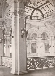 Nasjonalbiblioteket: et hjørne av galleriet med utsikt over den offentlige lesesalen, 1914