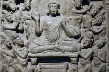 Nasjonalmuseet, New Delhi. Ayaga-frise med scener fra Buddhas liv og fra Jataka-fortellingene. Ikshvaku, 3. århundre e.Kr. Nagarjunakonda, Andhra Pradesh. Gråaktig kalkstein. Detalj. India.