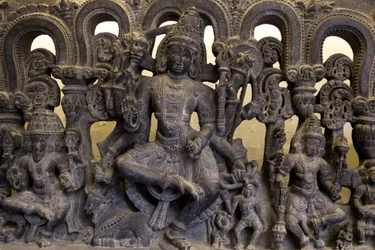 Nasjonalmuseet, New Delhi. Overligger som viser treenigheten (Brahma, Vishnu og Shiva). Kakatiya